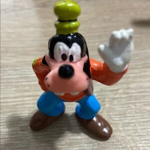 Vintage Disney Goofy Waving PVC Figure Cake Topper